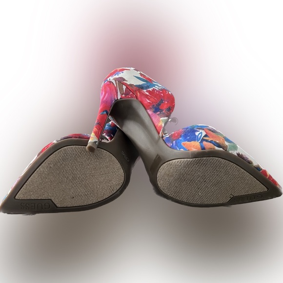 GUESS Pumps - Picture 2 of 4